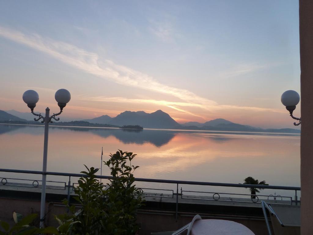 Hotel Beau Rivage Бавено Екстер'єр фото